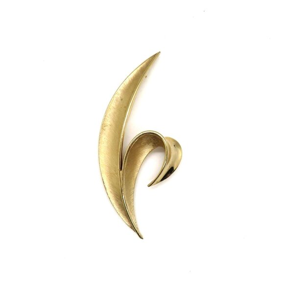 Vintage Crown Trifari Brooch Gold Tone Abstract Leaf  Style 3" Pin - Picture 1 of 9